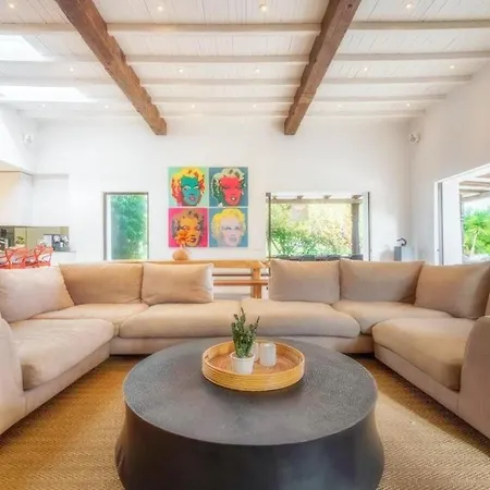 Beautiful Recently Renovated شقة *
