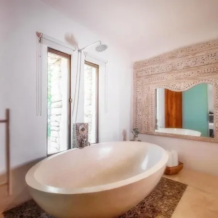 Beautiful Recently Renovated Santa Eulalia del Río