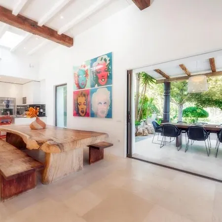 Beautiful Recently Renovated