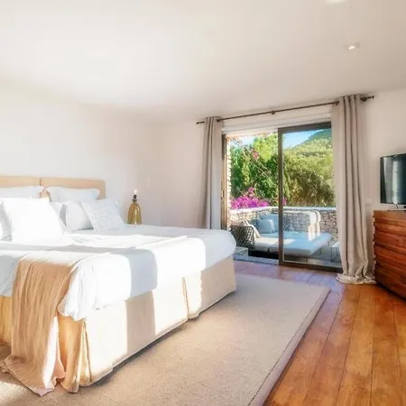 Beautiful Recently Renovated *